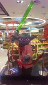 Maestro Yoda, en el aeropuerto Malayo